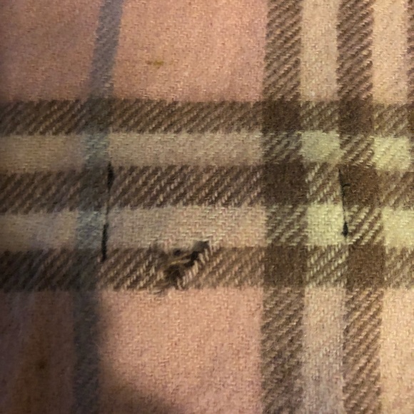 ❄️ Burberry Cashmere Scarf - Picture 6 of 8